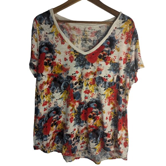 Torrid Classic Fit Tee Womens Sz 1/ 1X Floral & Skulls Print Colorful Boho Artsy - Picture 1 of 8